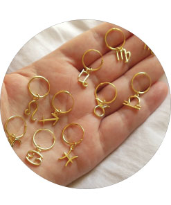 Aros Pequeños de Oro con Símbolos del Zodíaco