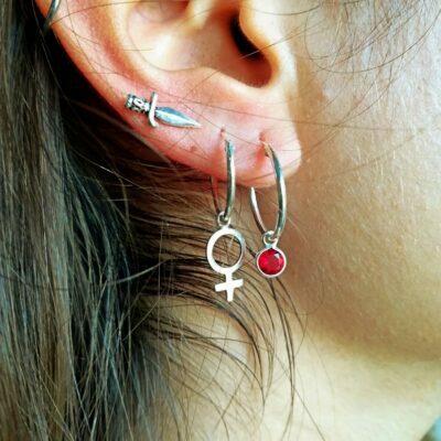 Pendientes feministas. ARO CON COLGANTE SIMBOLO MUJER o FEMENINO o de VENUS DE 16mm
