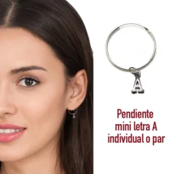 El conjunto de Pendientes de aro con letra A de plata 925 es una joya de estilo clásico y elegante.