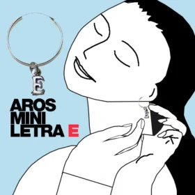 pendiente con la letra E del alfabeto es perfecto para regalar a tu pareja, entrenadora, mejor amigo o amiga, hermana, madre, hija, abuela, tía, prima, etc., y es ideal para llevar en cualquier ocasión.