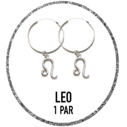 Puedes comprar 1 par de pendientes de aro con el charm del signo zodiaco leo de plata