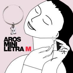 pendiente con la letra M del alfabeto es perfecto para regalar a tu pareja, entrenadora, mejor amigo o amiga, hermana, madre, hija, abuela, tía, prima, etc., y es ideal para llevar en cualquier ocasión.