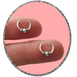 Estos pendientes Lembongan son unos aros Bali pequeños en la oreja de 10mm perfectos para llevarlos solos o combinados con otros aros de Bali. Ideales para dar un toque boho a tu look