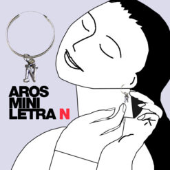 pendiente con la letra N del alfabeto es perfecto para regalar a tu pareja, entrenadora, mejor amigo o amiga, hermana, madre, hija, abuela, tía, prima, etc., y es ideal para llevar en cualquier ocasión.