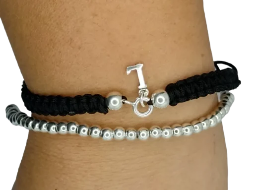 Todos los productos de la marca, son creados y diseñados especialmente para ti. Este tipo de joya de plata 925 es ideal para una mujer moderna. Una joya de plata 925 con una pulserita formada por una cadena fina de bolitas de plata. Una joya muy bonita. Es el mejor regalo para la mujer de tu vida.