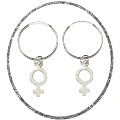 Los pendientes femininas con el símbolo de Venus Plata de Ley son una elección sencilla e indicadora de elegancia, modernidad y belleza.