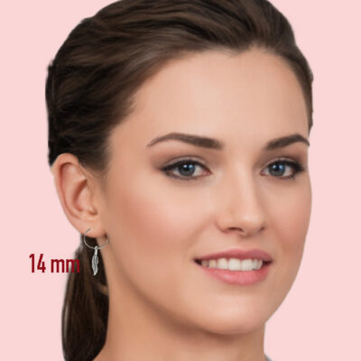 Pendientes de pluma de plata SATYAN de 14mm. En nuestra tienda online puedes comprar los pendientes de pluma de plata SATYAN. de 14mm, el par o el pendiente individual.