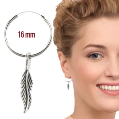 par de pendientes de aros con colgante de pluma MARALIN de 16mm.